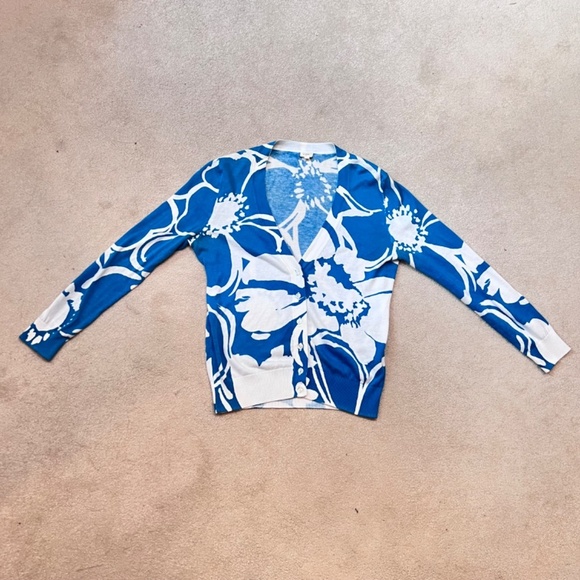 J. Crew Blue and White Floral Cardigan V-Neck Buttons Spring Lightweight Resort - Picture 2 of 6